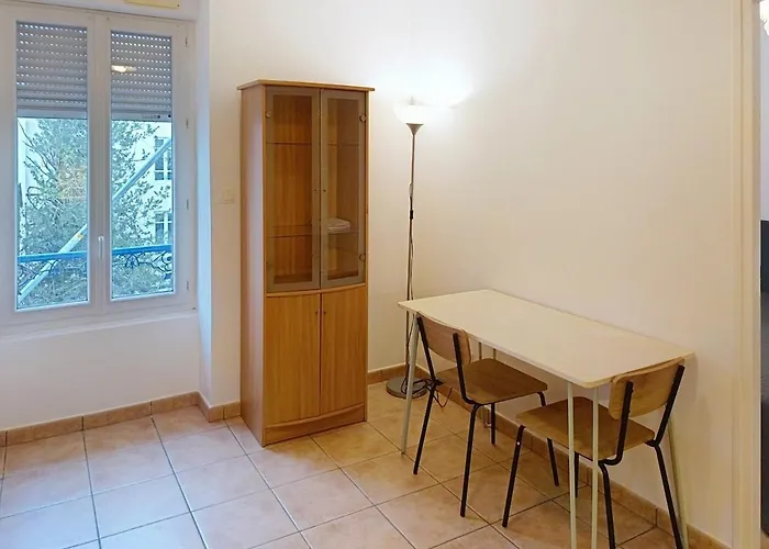 F2 Devant Les Thermes * Vichy